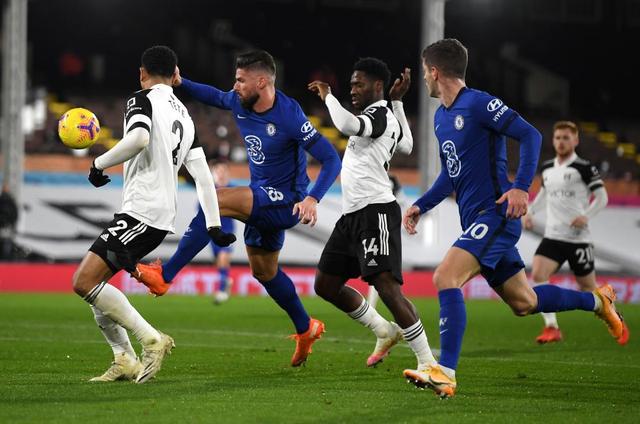 小孔塞桑被换下情绪激动不是因为斯帕莱蒂，是因摄影师险些绊倒他