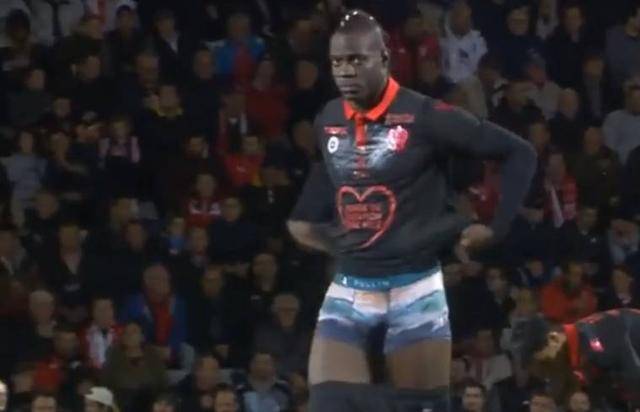 莫雷托：塔瓦雷斯与沙特球队吉达联合进行谈判，不过在薪资方面还未谈拢（莫雷托：塔瓦雷斯与吉达联合洽谈，薪资条款尚未谈拢）