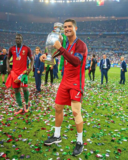 内马尔时隔3年半再度上演帽子戏法，助球队赢下保级关键战