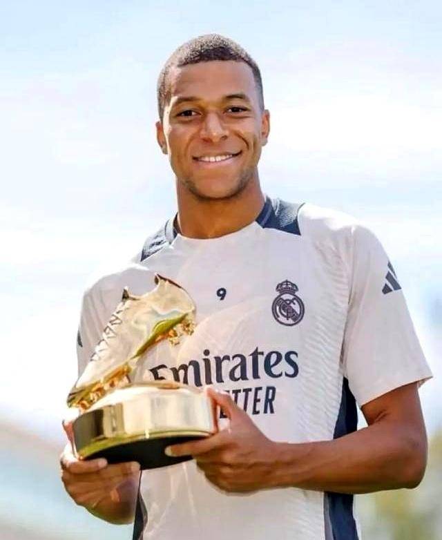 阿莫林：我喜欢马兹拉维的性格，曼联的领导小组不只是看年龄