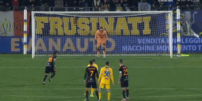 镜报：曼联明夏锁定中场双星！埃利奥特·安德森成头号目标（镜报：曼联明夏瞄准两位中场，埃利奥特·安德森成首要目标）