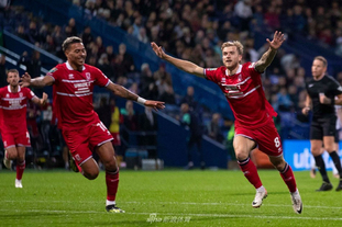 继伊尔马兹之后，奥斯梅恩是第二位欧冠戴帽的加拉塔萨雷球员