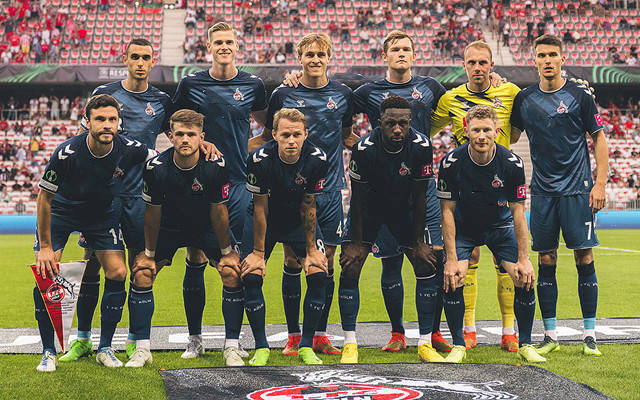 骑士新赛季表现下滑，爆冷输给马刺，主场优势助力取胜，马刺虽缺主力仍保持竞争力。