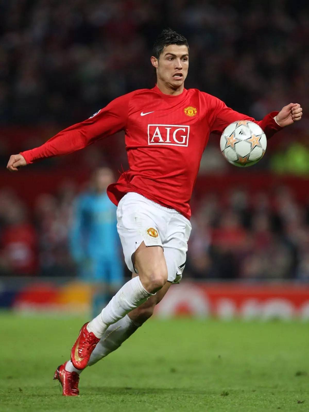 梅西：现代足球的永恒传奇