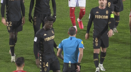 记者：武什科维奇1月不回热刺，他将在汉堡效力至本赛季结束（记者：武什科维奇冬窗不回热刺，将留在汉堡至赛季末）