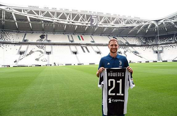 跟队：乌尔赖希预计赛季结束后退役，将留在拜仁俱乐部任职（队记：乌尔赖希或于赛季末挂靴，未来将留在拜仁任职）